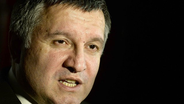 Аваков призвал Саакашвили пройти процедуру оформления на госгранице