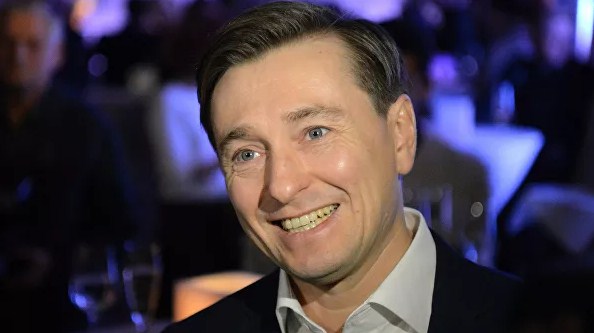 Безруков пригласил участников "Активного долголетия" на спектакль
