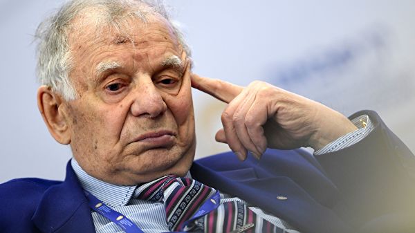 Госдума почтила минутой молчания память Жореса Алферова