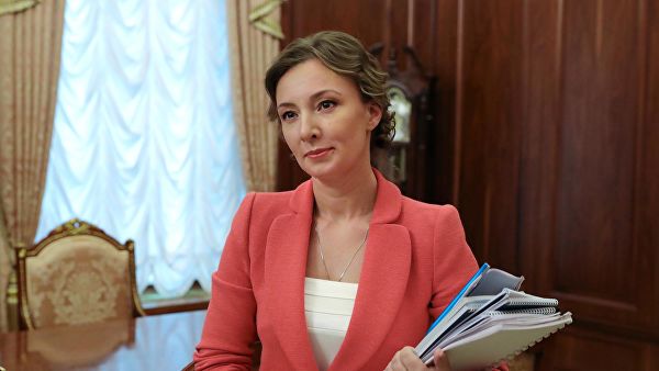 Кузнецова надеется на конструктивное решение проблемы гаджетов в школах