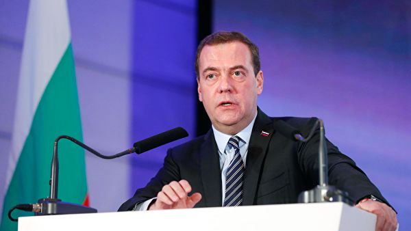 Медведев пошутил о незначительном турпотоке из Болгарии в Россию