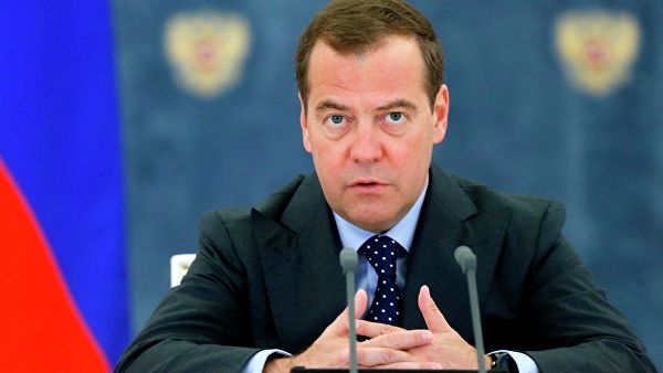 Медведев поздравил железнодорожников с профессиональным праздником