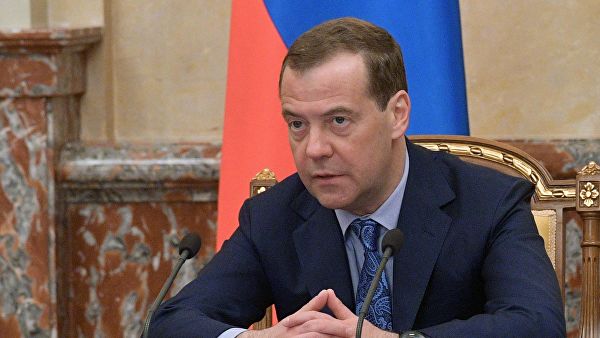 Медведев продлил действие госпрограммы "Содействие занятости населения"