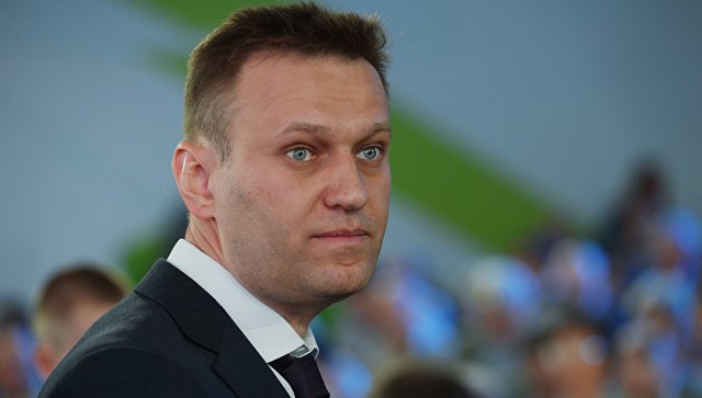Навальный сообщил, что вернулся из Барселоны после снятия швов с глаза