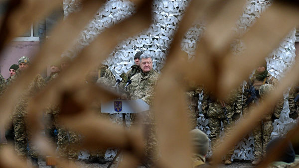 Порошенко заявил о переброске десантников к Азовскому морю