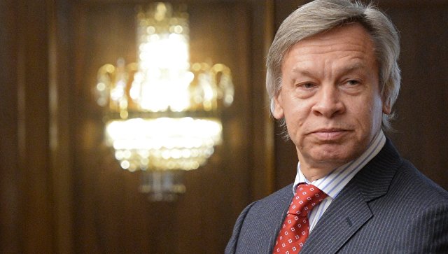 Пушков призвал к бойкоту ресторанов, где отказались принять русских девушек