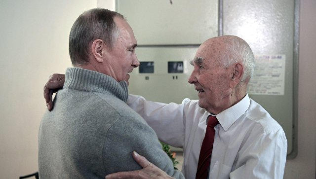 Путин навестил экс-резидента, под началом которого работал в Дрездене