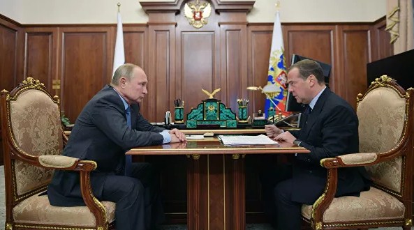 Путин обсудил с Медведевым модернизацию первичного звена здравоохранения