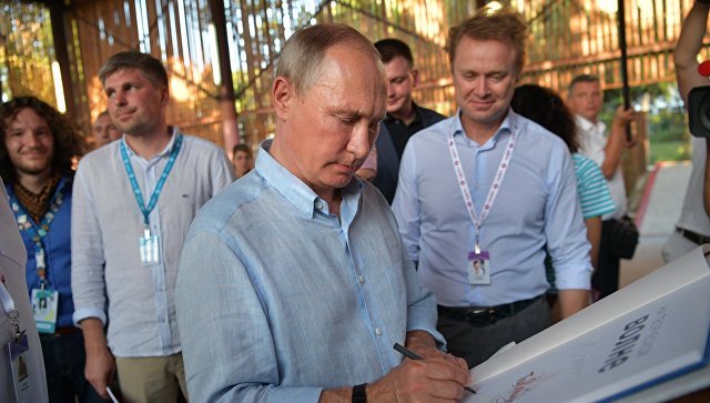 Путин поддержал идею расширения взаимодействия русскоговорящей молодежи
