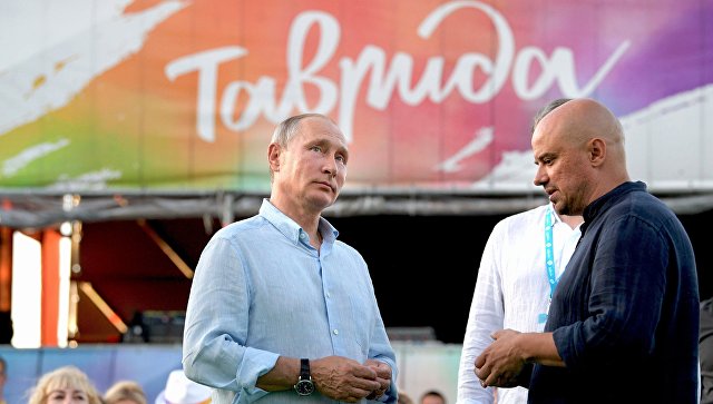 Путин предложил подумать о помощи документалистам