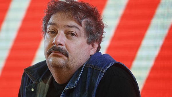 Супруга Быкова сообщила о "небольшом улучшении" состояния писателя