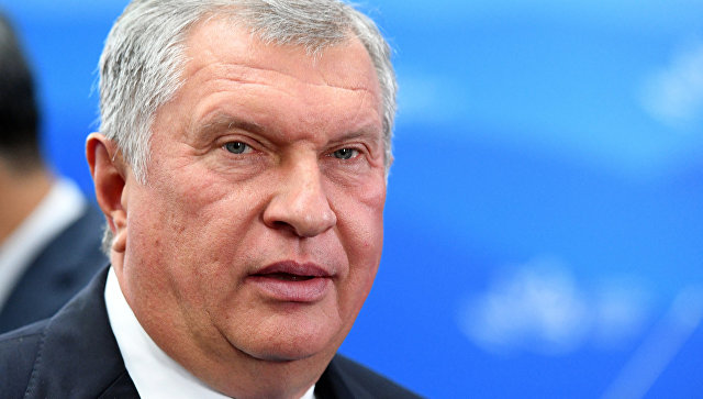 Цена на нефть в 2018 году составит 40-43 доллара за баррель, заявил Сечин