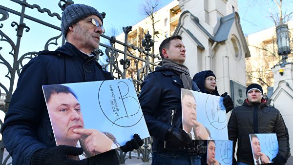 В соцсетях поддержали главреда РИА Новости Украина Кирилла Вышинского