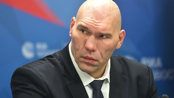 Валуев предложил создать в Петербурге пункты приема стекла и макулатуры