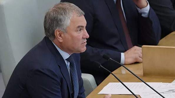 Володин призвал повышать престиж профессии учителя